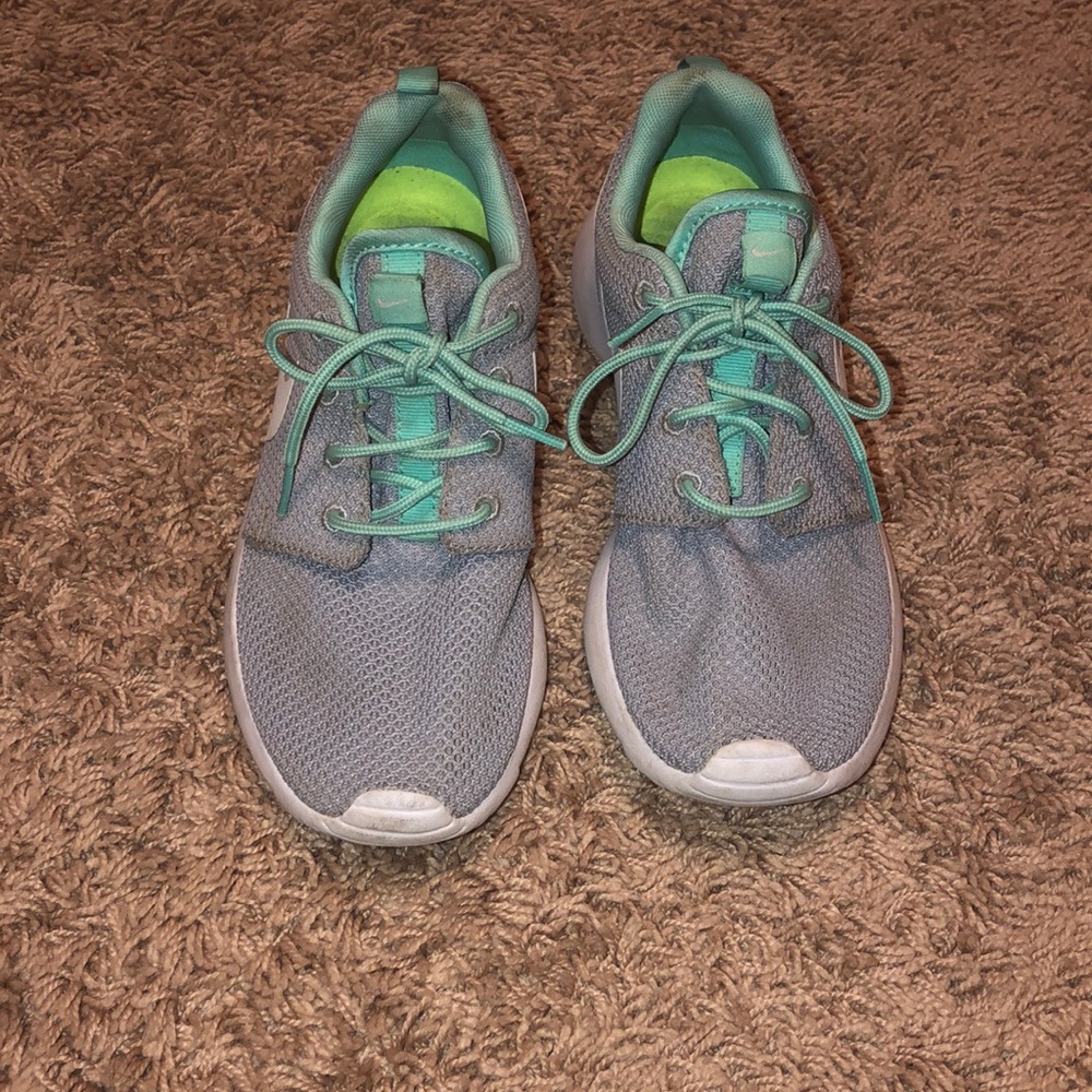 grey and mint green nike roshe ones